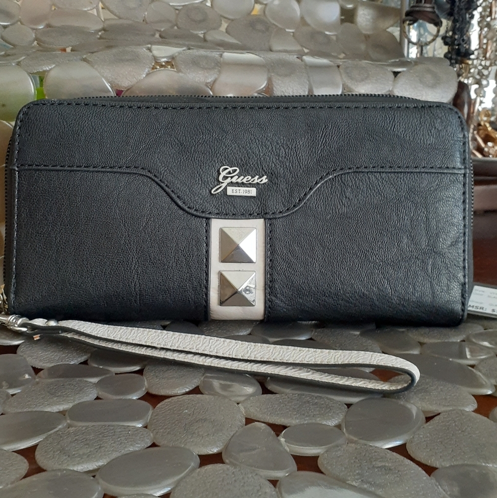 Guess/ Gladis  wristlet wallet
